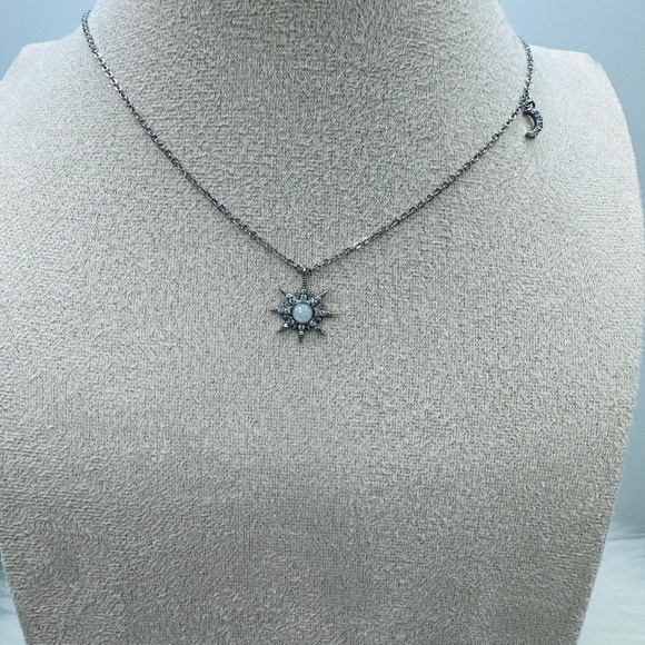 The Sun Star Pendant Necklace - Picture 2 of 4